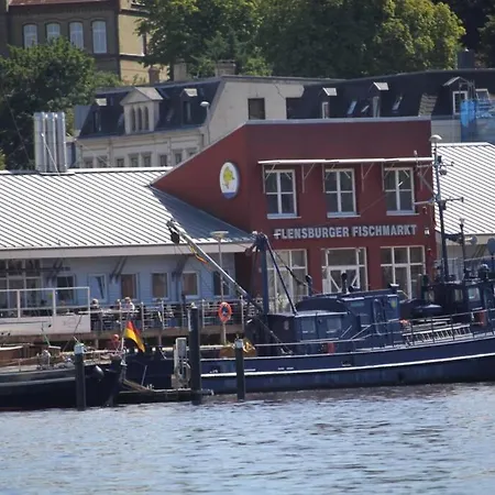 Gemuetliche Haushaelfte Mit Garten Und Terrasse Apartman Flensburg