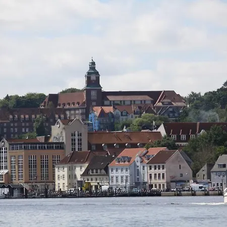 Gemuetliche Haushaelfte Mit Garten Und Terrasse Flensburg