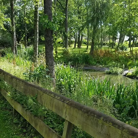 Gemuetliche Haushaelfte Mit Garten Und Terrasse Apartman