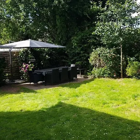 Gemuetliche Haushaelfte Mit Garten Und Terrasse Apartment *