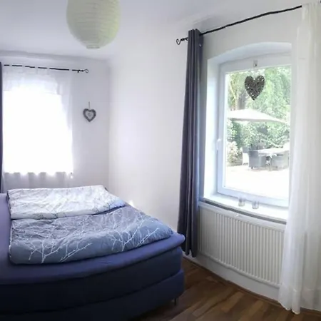 Apartment Gemuetliche Haushaelfte Mit Garten Und Terrasse *