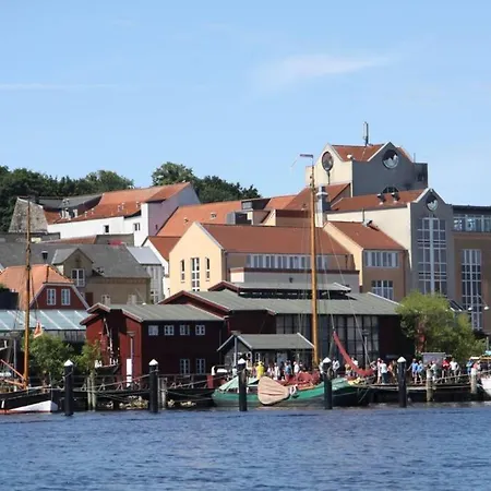 Gemuetliche Haushaelfte Mit Garten Und Terrasse * Flensburg
